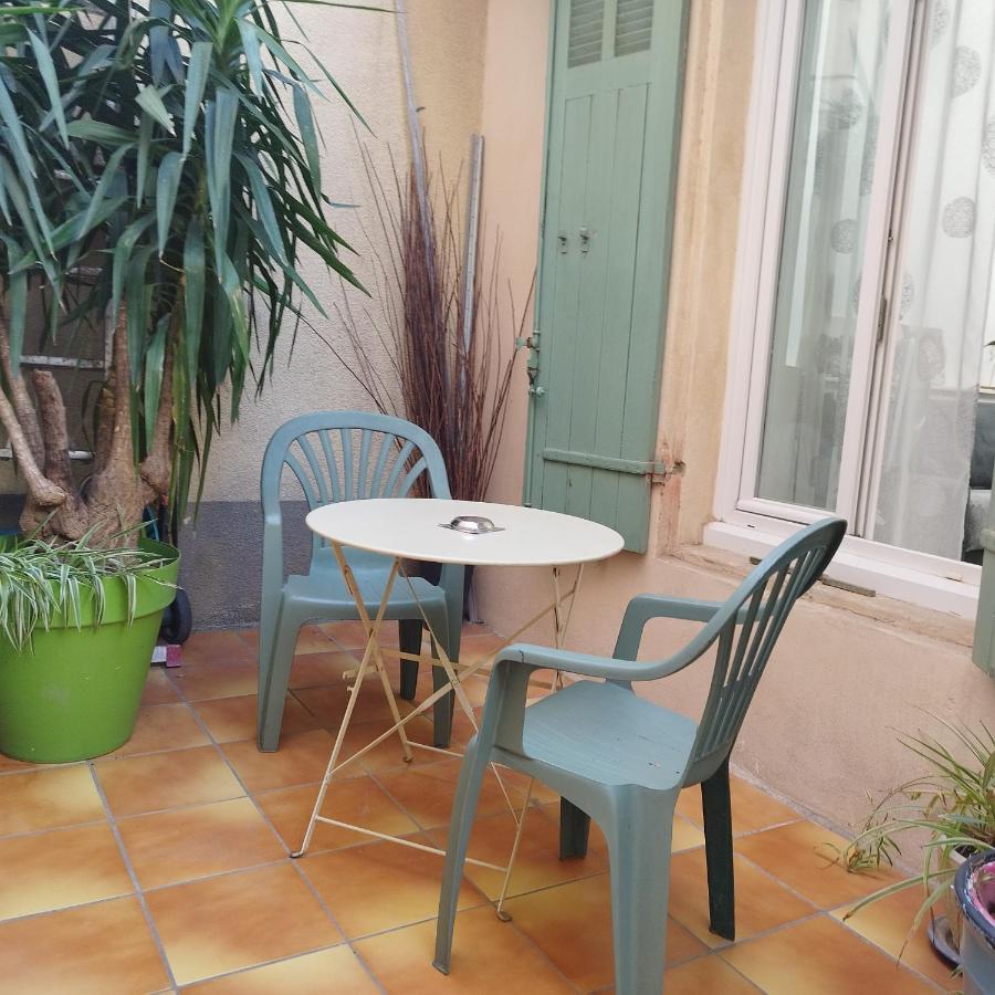Duplex Denim Apartment Nimes Bagian luar foto