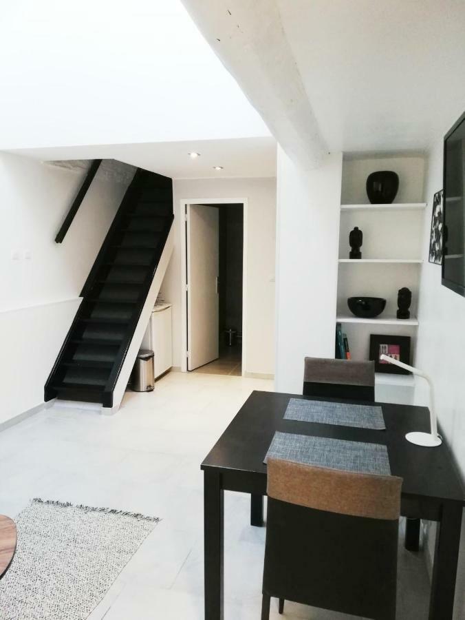 Duplex Denim Apartment Nimes Bagian luar foto